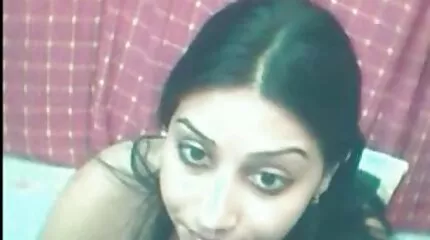 लंबे बालों वाली सुंदरता सड़क पर एक जवान एचडी में हिंदी सेक्सी मूवी आदमी के मुर्गा चूसना और उसे चूमने का फैसला किया