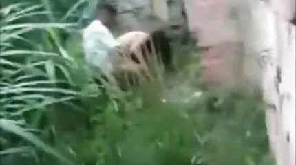 वह एक तारीख को एक आदमी को आमंत्रित किया है, और वह कैमरे पर उसे वीडियो सेक्सी मूवी एचडी चूमा ।