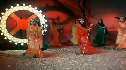 आराध्य स्व - विकसित गधा अपने प्रेमी सेक्सी मूवी एचडी में के घुमावदार मुर्गा पर कूदने के लिए