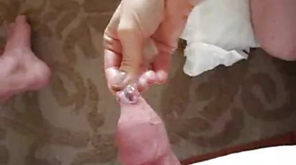 अल्फ़ा एचडी में सेक्सी मूवी बेवकूफ चिकन पर इतना हावी है कि वह पहले से ही चिल्ला रही है